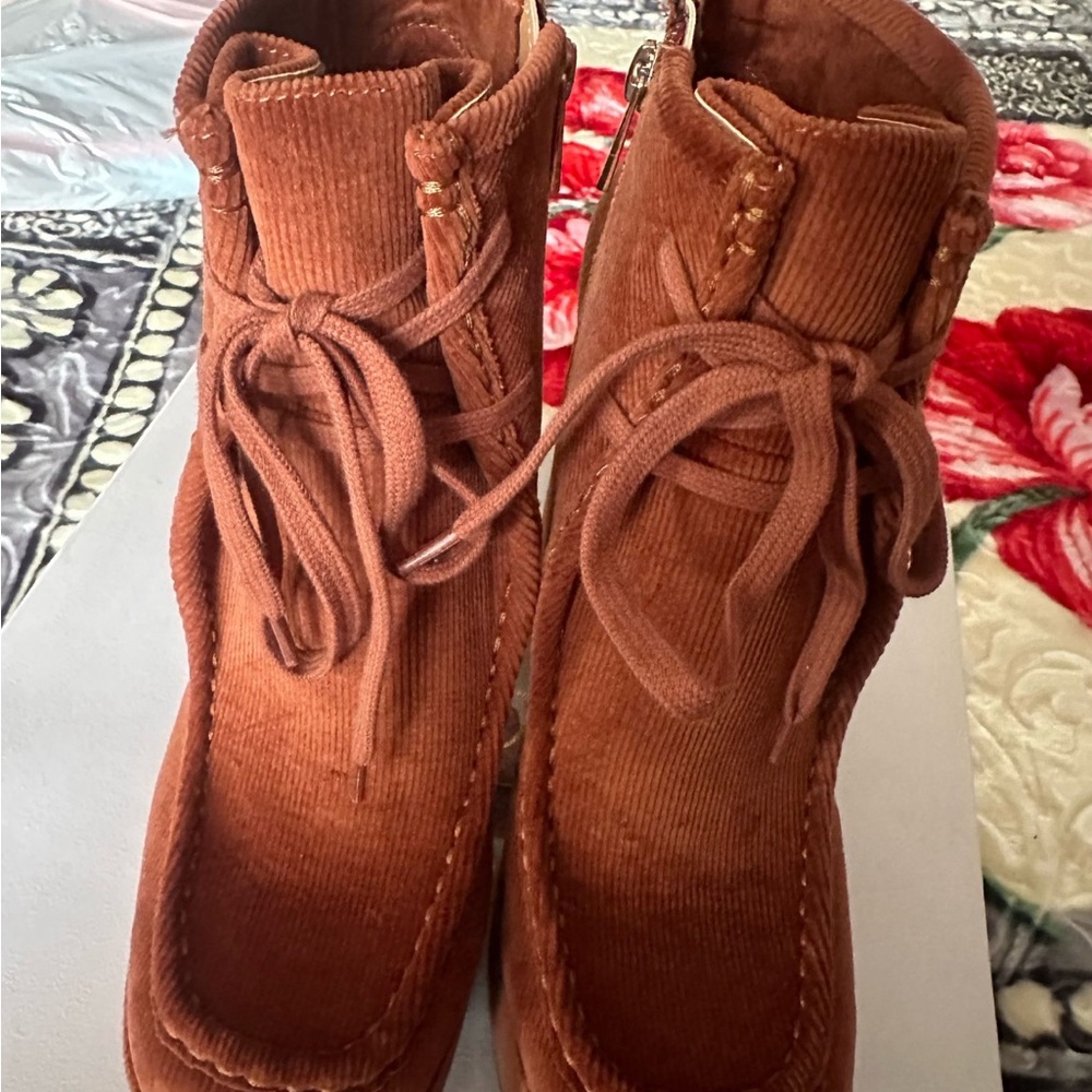Jessica Simpson Brown Ankle Boots Cozy Lace-Up Design
